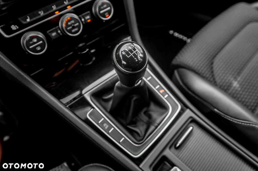 Volkswagen Golf 1.4 TSI BMT Highline - 35