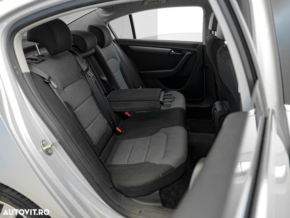 Volkswagen Passat - 14