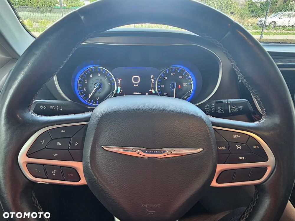 Chrysler Pacifica - 26