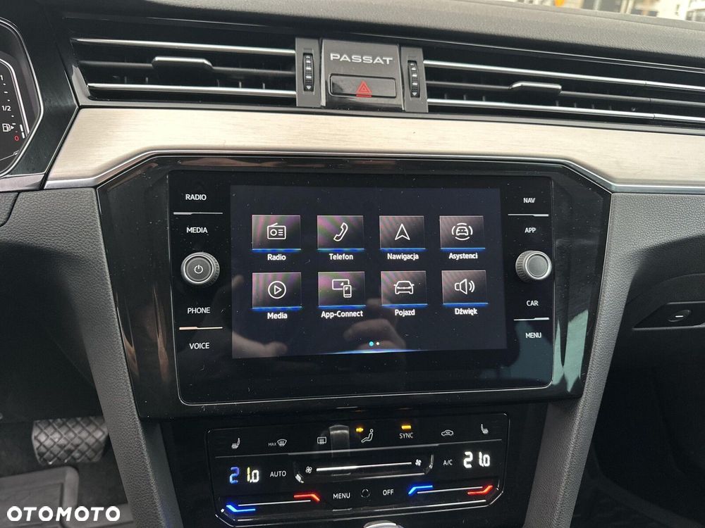 Volkswagen Passat - 16