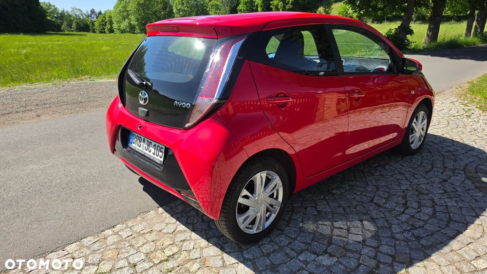 Toyota Aygo x-play touch - 8