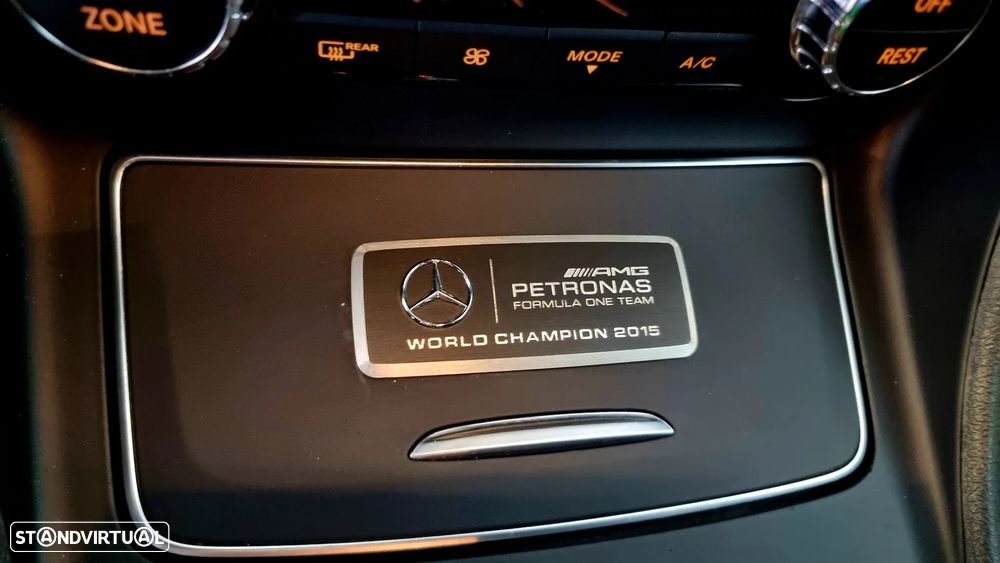 Mercedes-Benz A 45 AMG 4Matic Speedshift 7G-DCT PETRONAS 2015 World Champion Edition - 9