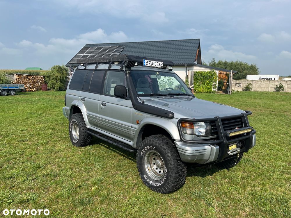 Mitsubishi Pajero - 2