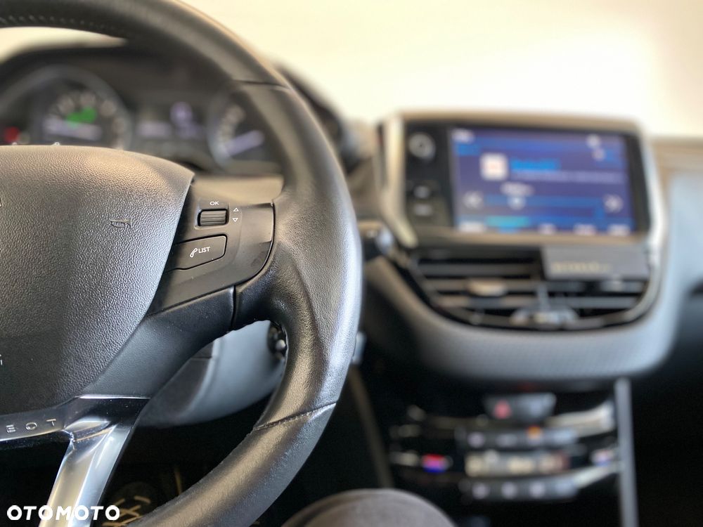 Peugeot 2008 1.6 BlueHDi Style - 27