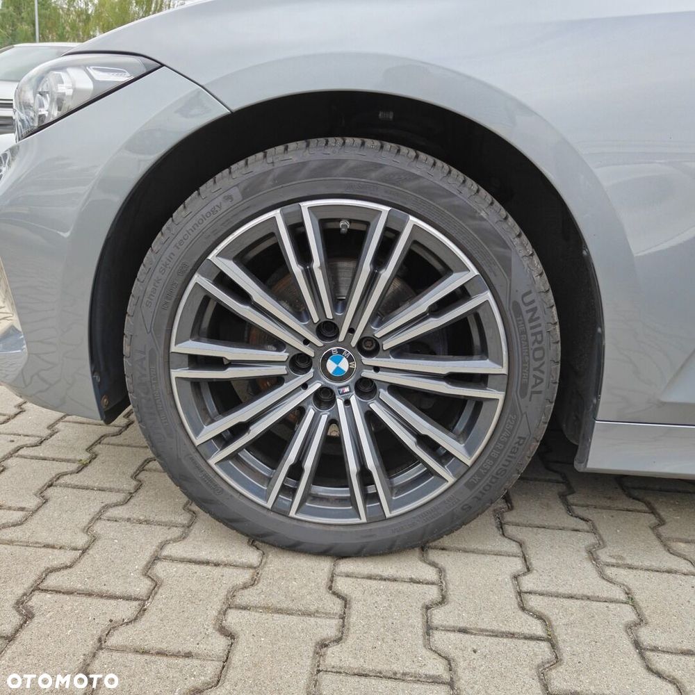 BMW Seria 3 320d xDrive mHEV - 20