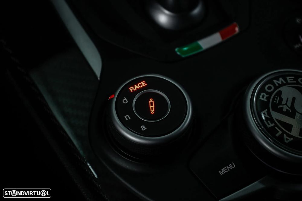 Alfa Romeo Giulia 2.9 Bi-Turbo Quadrifoglio AT8 - 36