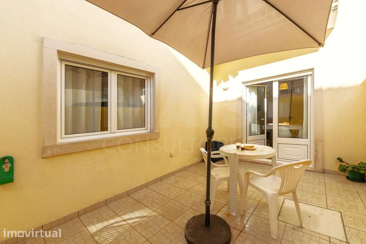 Apartamento T1 com Quintal Privativo no Centro de Ferrel - Grande imagem: 2/10