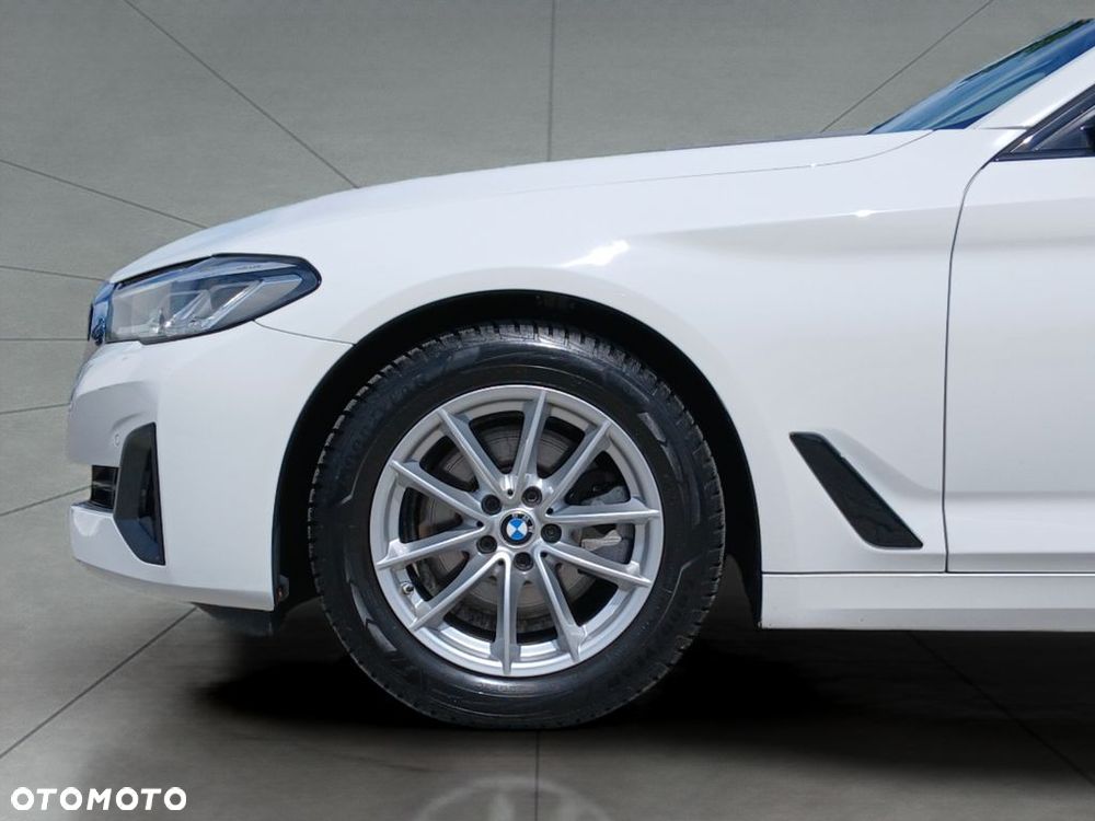 BMW Seria 5 518d - 11