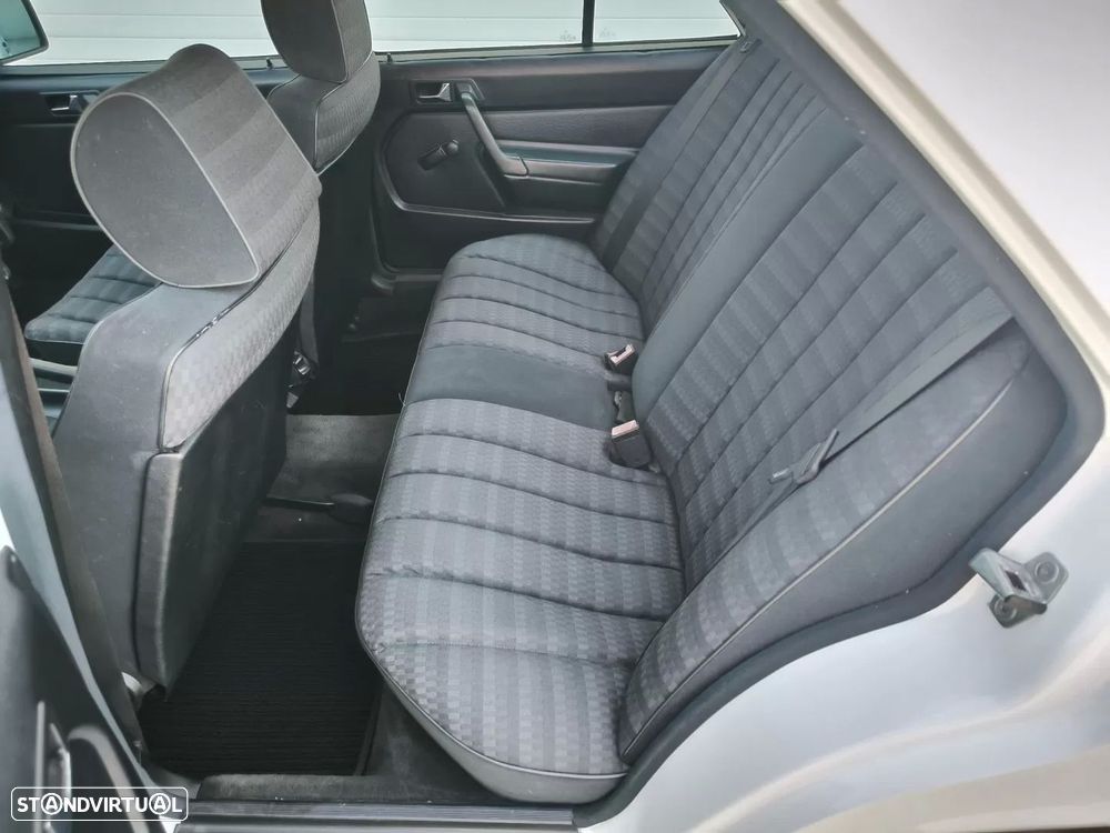 Mercedes-Benz W201 (1982-1993) 190 E 1.8 - 26