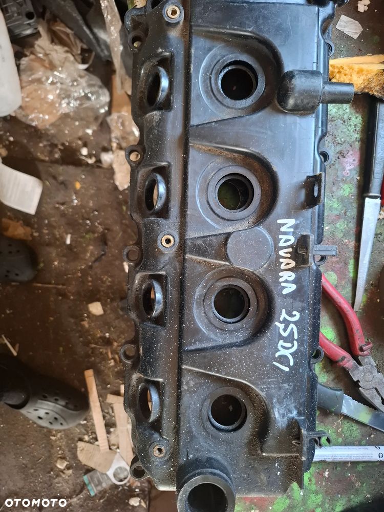 NISSAN NAVARA YD25 2,5 DCI pokrywa zaworów - 1