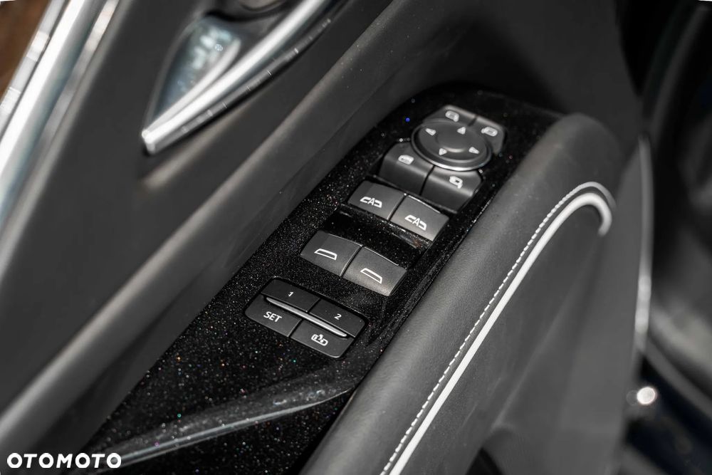 Cadillac Escalade - 40
