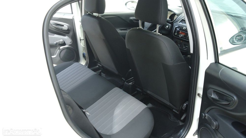 Fiat Punto 1.2 Lounge S&S - 13