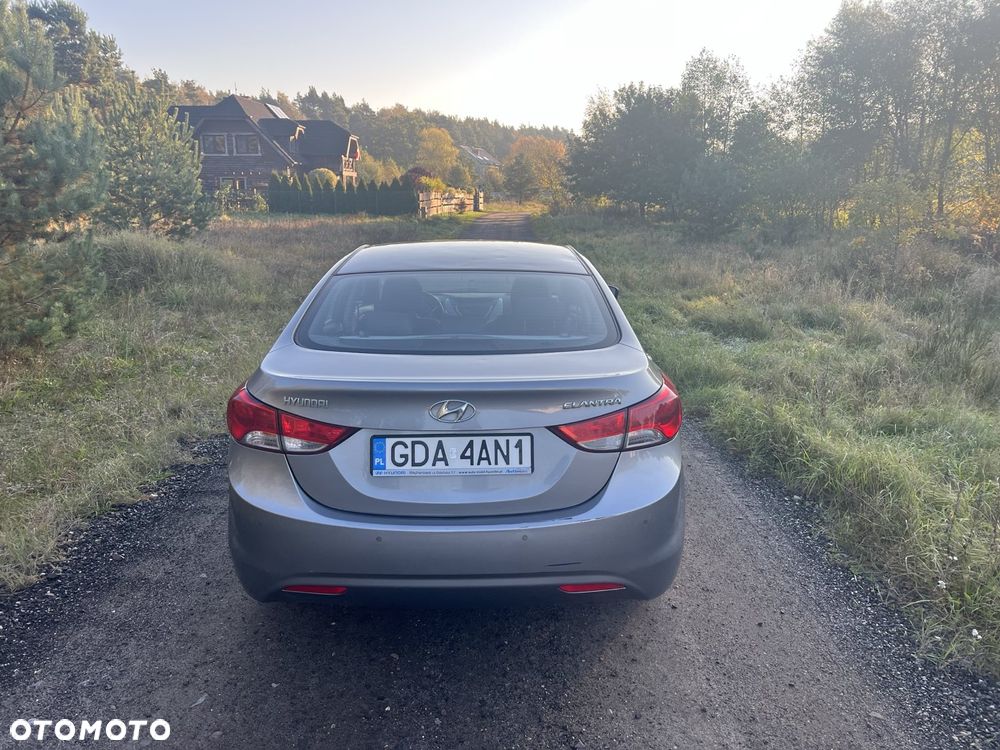 Hyundai Elantra 1.6 Style - 3