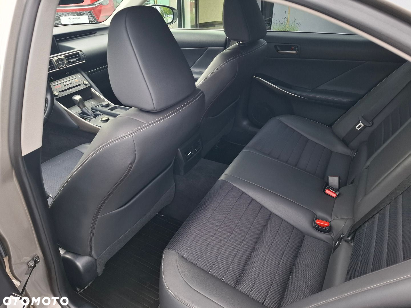 Lexus IS 200t Elegance - 12