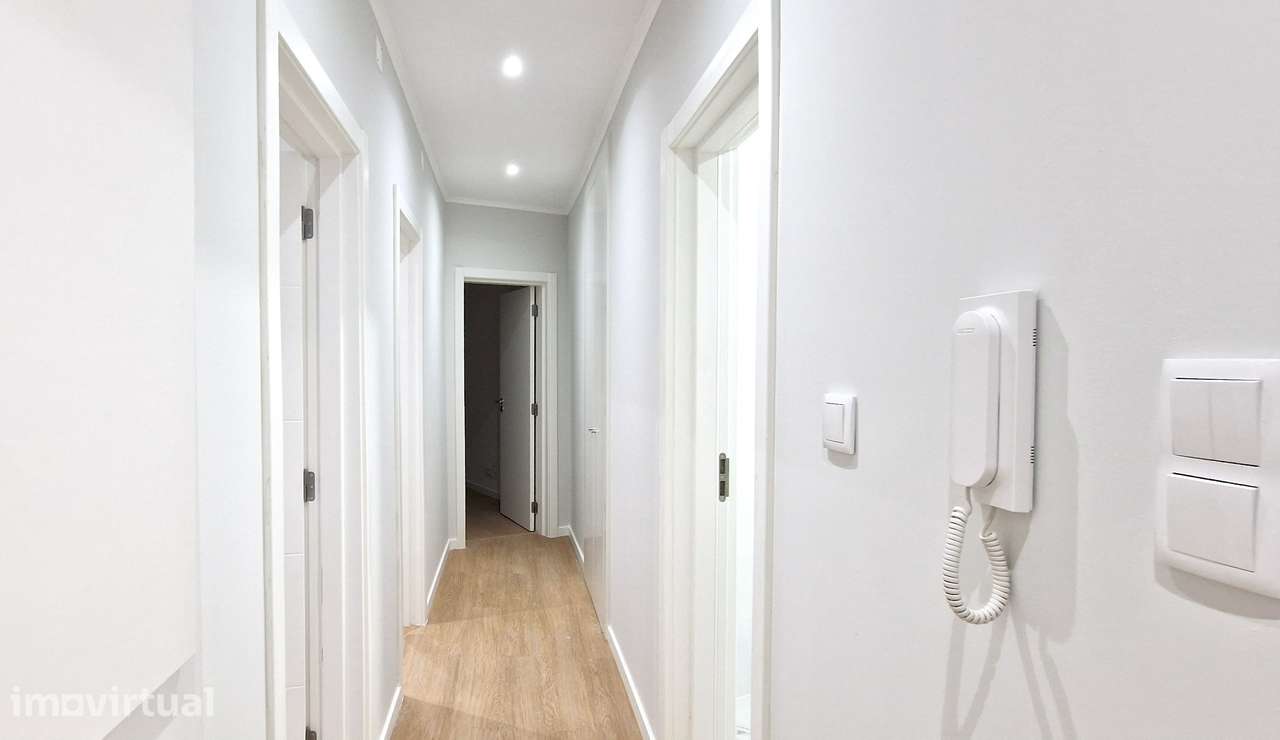 Apartamento T3 Remodelado com Varanda, no Centro e Junto à Igreja Matr - Grande imagem: 4/16