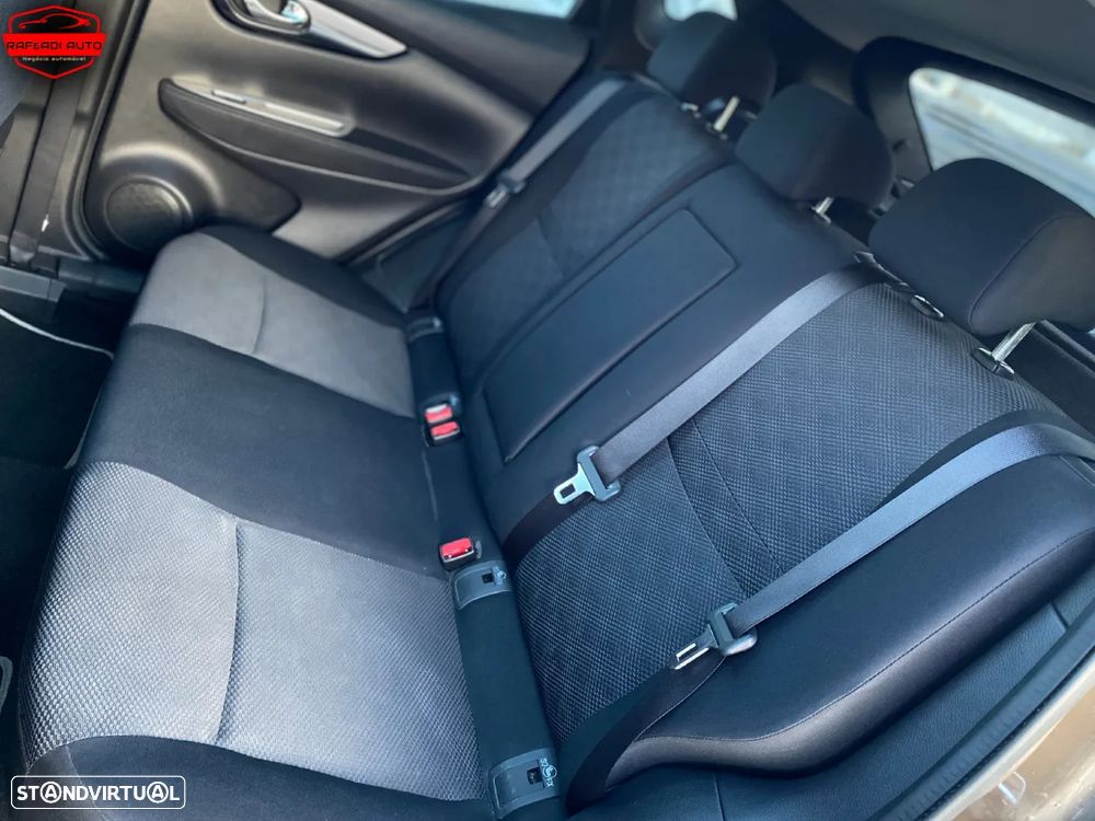 Nissan Qashqai 1.5 dCi N-Connecta - 11