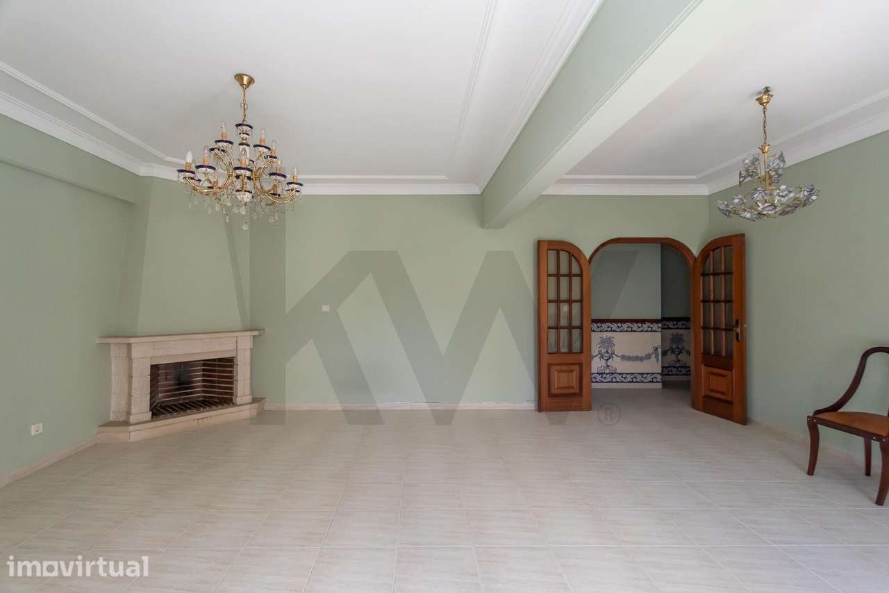 Apartamento T2 com Garagem e Terraço Partilhado para Arrendamento — Aj - Grande imagem: 4/27