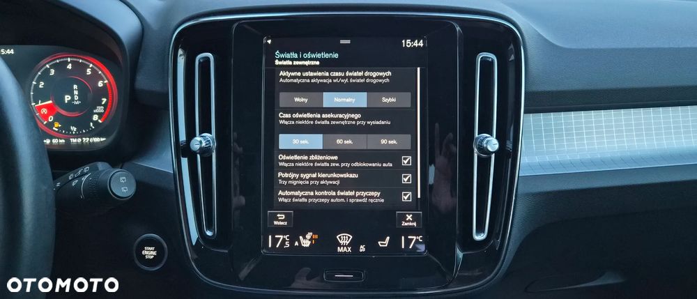 Volvo XC 40 T3 Geartronic Momentum Pro - 36