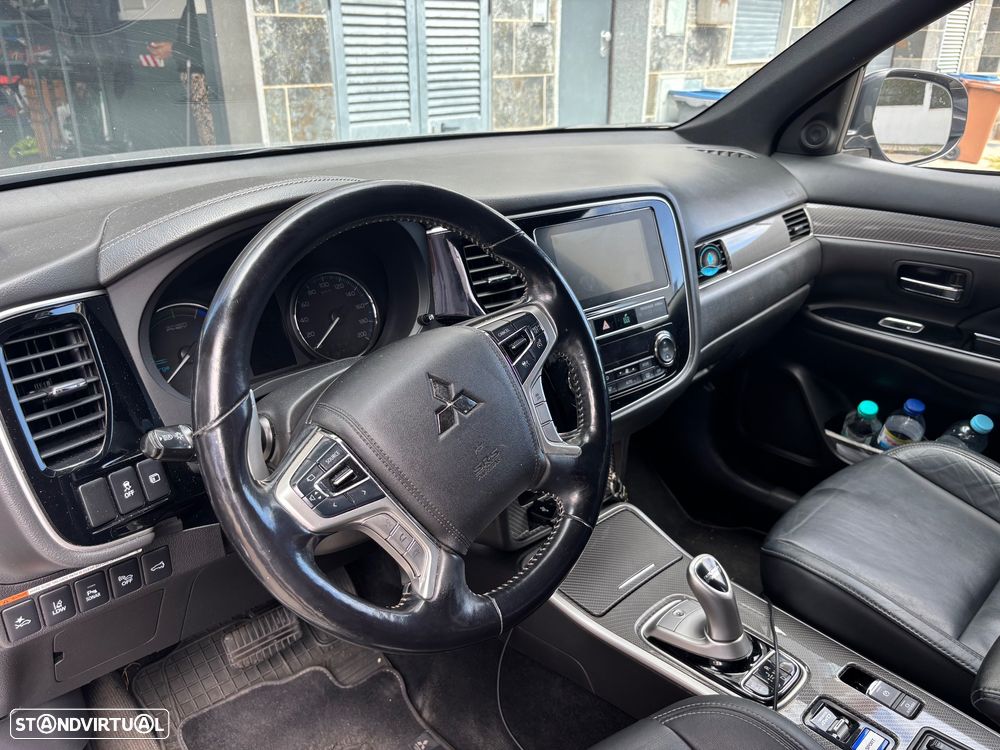 Mitsubishi Outlander - 21