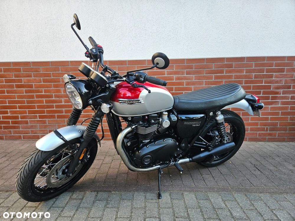 Triumph Bonneville - 2