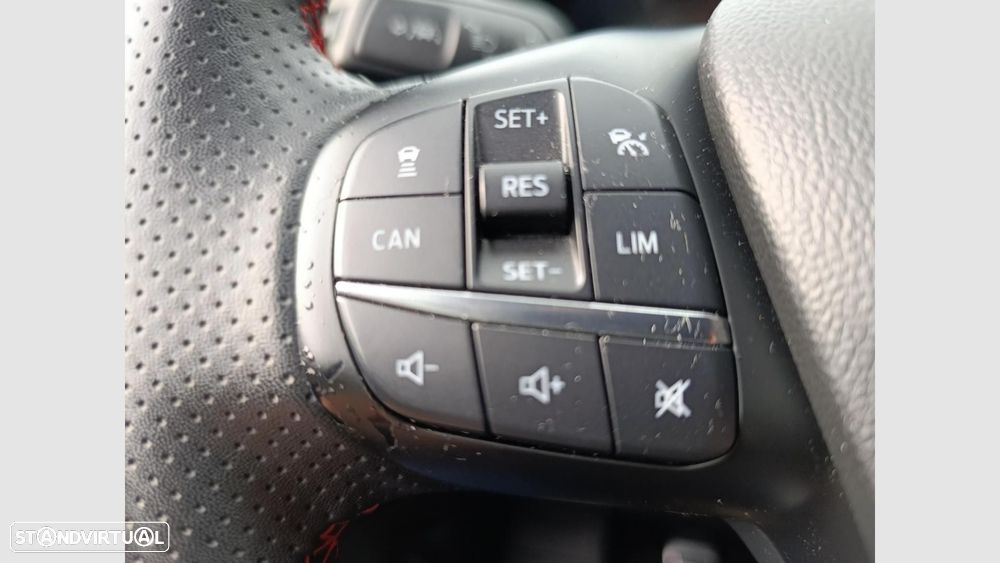 Ford Focus 1.0 EcoBoost MHEV ST-Line - 24