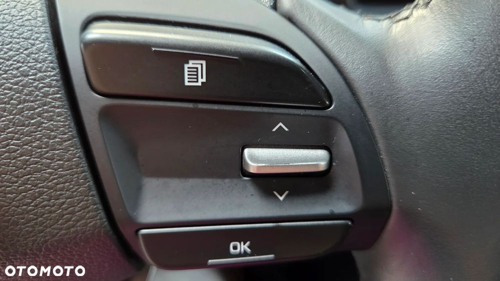 Hyundai Elantra 1.6 Comfort Premiere - 21