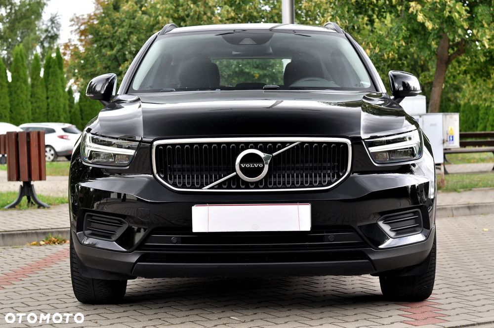 Volvo XC 40 T2 Momentum Pro - 2