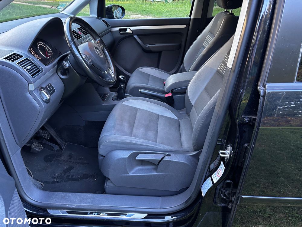 Volkswagen Touran - 15