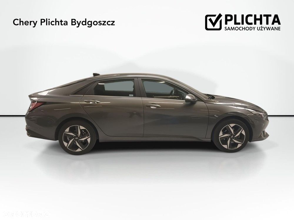 Hyundai Elantra - 5