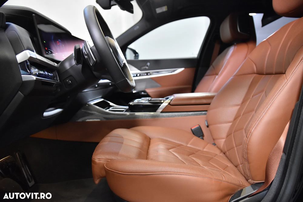 BMW Seria 7 740d xDrive MHEV - 32