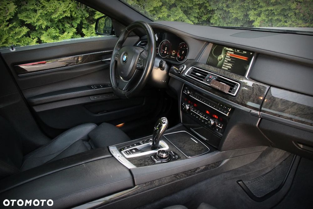 BMW Seria 7 750d xDrive - 15