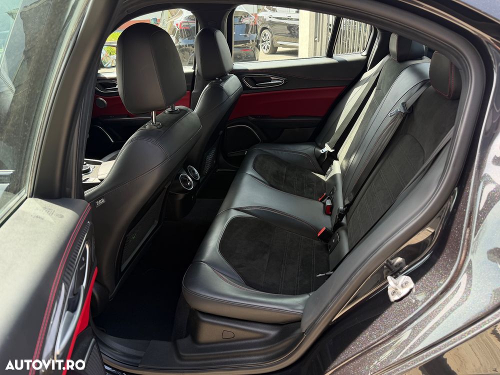 Alfa Romeo Giulia 2.9 V6 Bi-Turbo AT8 Quadrifoglio - 15