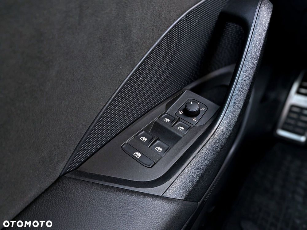 Skoda Octavia 2.0 TDI RS DSG - 32