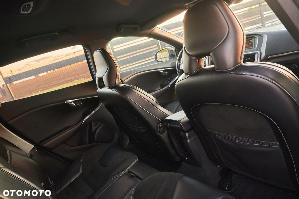 Volvo V40 D3 R Design - 31