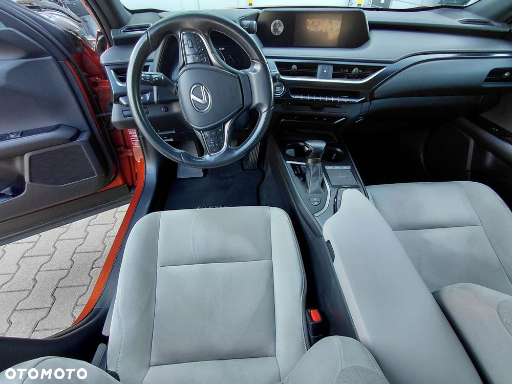 Lexus UX - 16