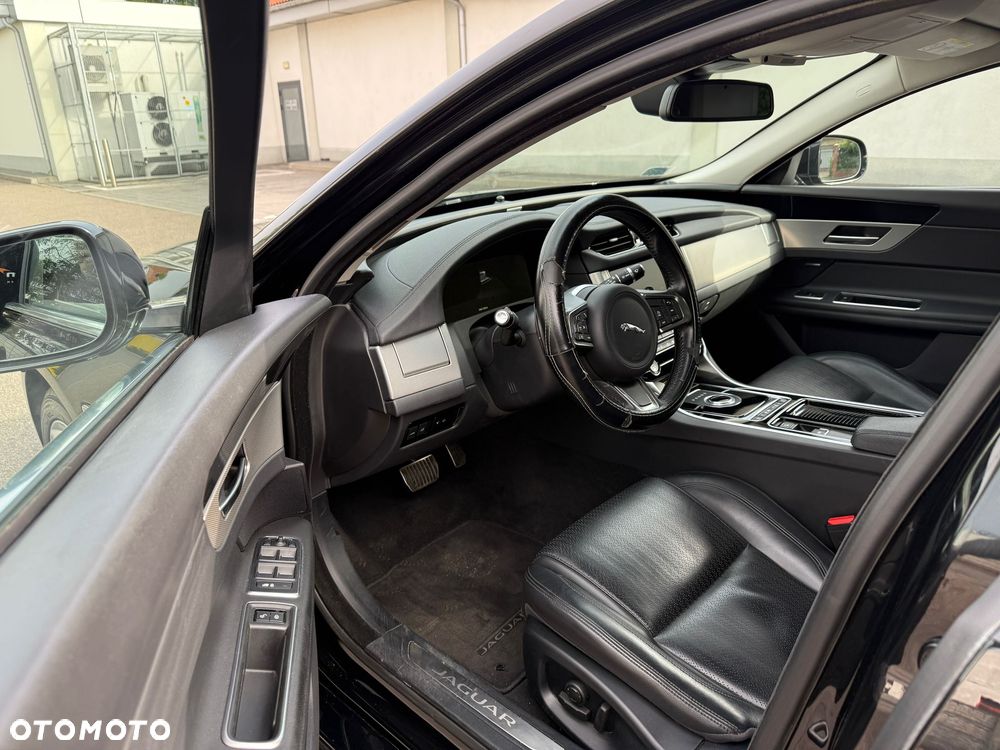Jaguar XF 2.0 T Prestige - 6
