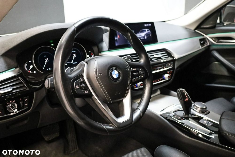 BMW Seria 5 520d xDrive Sport Line sport - 13