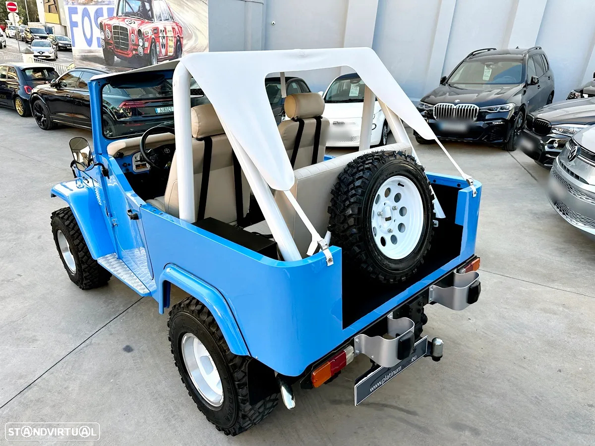 Toyota Land Cruiser - 40