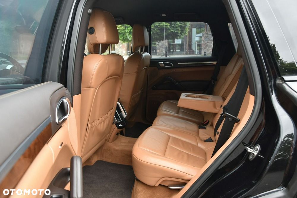 Porsche Cayenne - 16