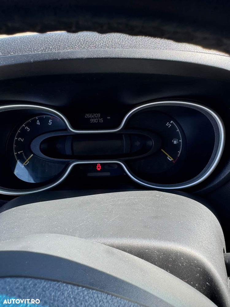 Opel Vivaro - 10