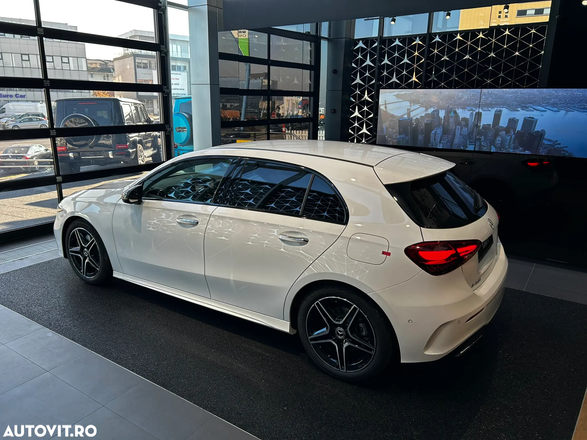 Mercedes-Benz A 220 4Matic 7G-DCT AMG Line - 4
