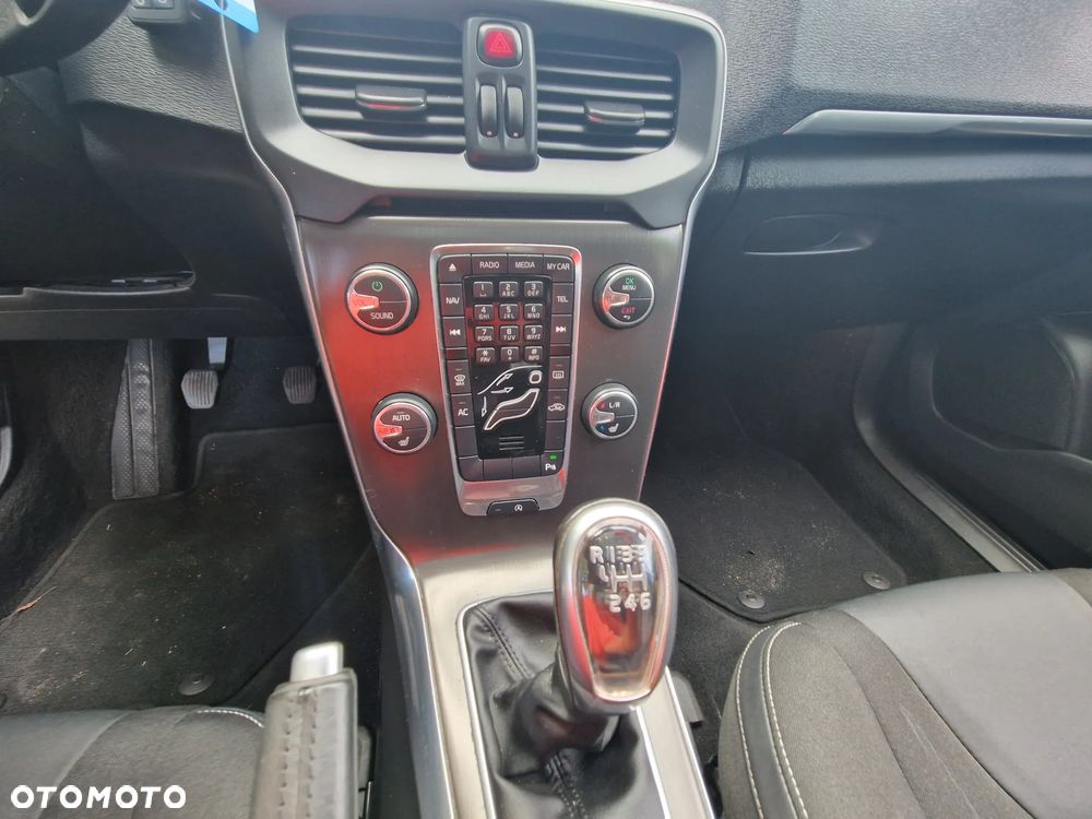 Volvo V40 D2 Momentum - 8