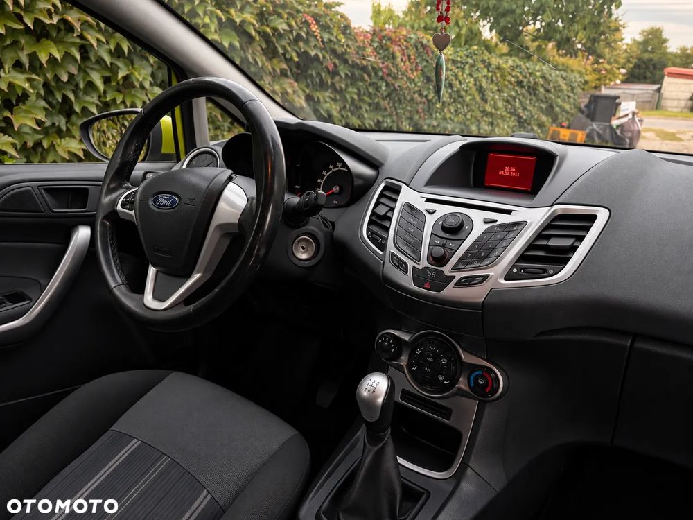 Ford Fiesta 2010 photo 4