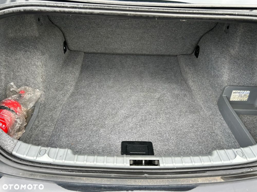 BMW Seria 3 318i Touring - 25