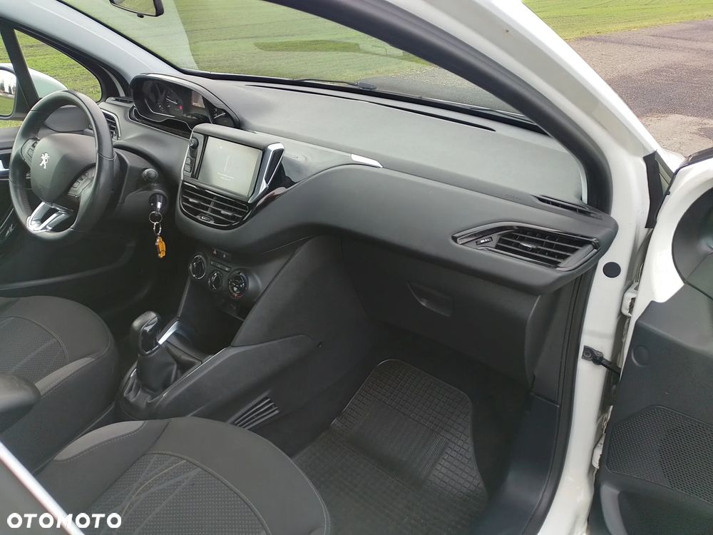 Peugeot 208 - 12
