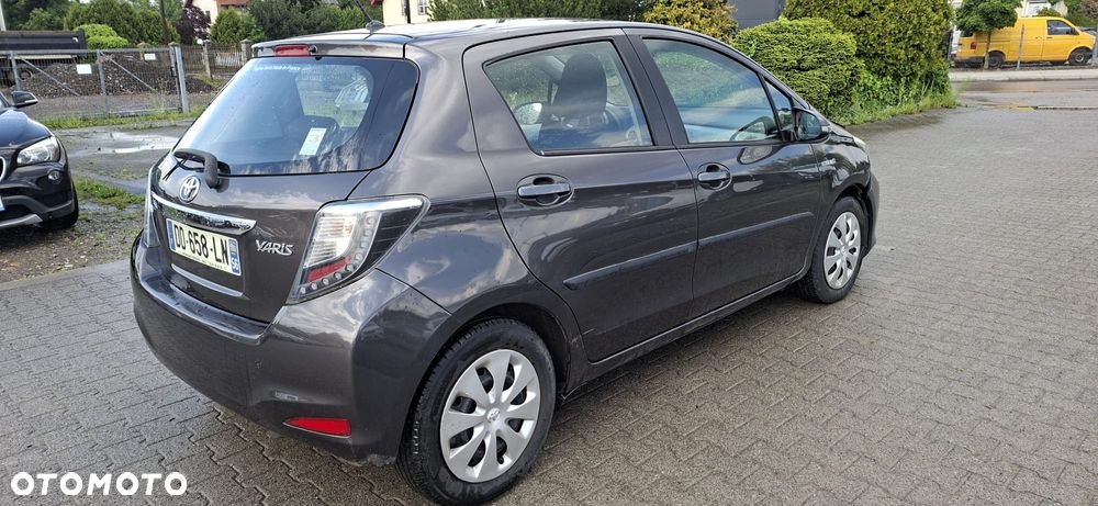 Toyota Yaris Hybrid 100 Dynamic - 3