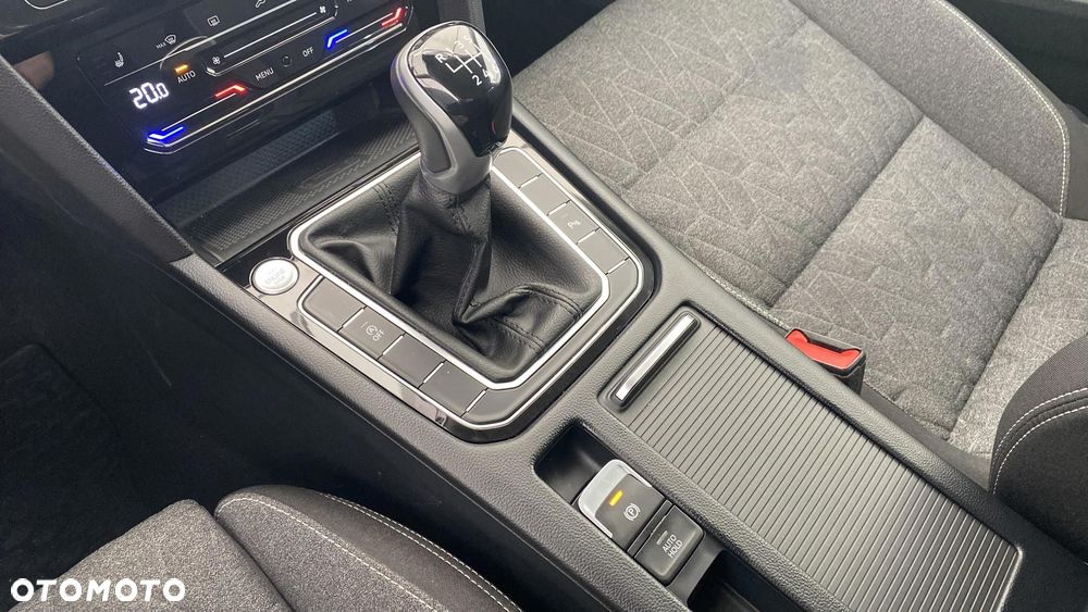 Volkswagen Passat - 20