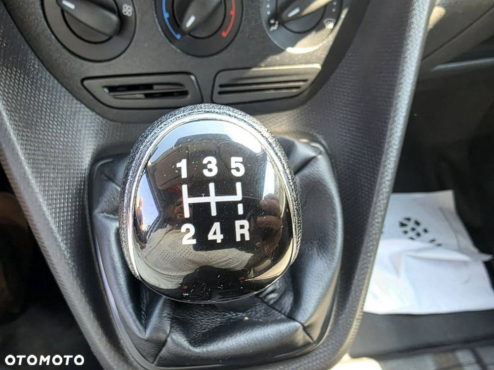 Ford Transit Connect - 17