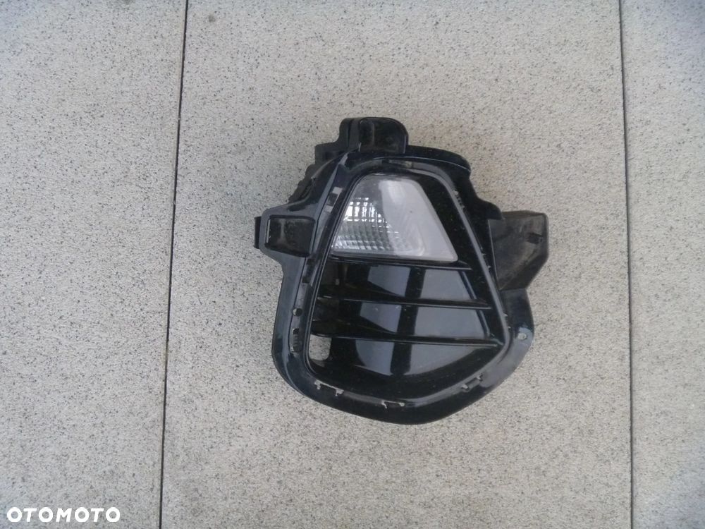 HYUNDAI I30 III 2017 HALOGEN PRAWY KRATKA ZDERZAKA ORYGINAŁ 92208-G40 - 1