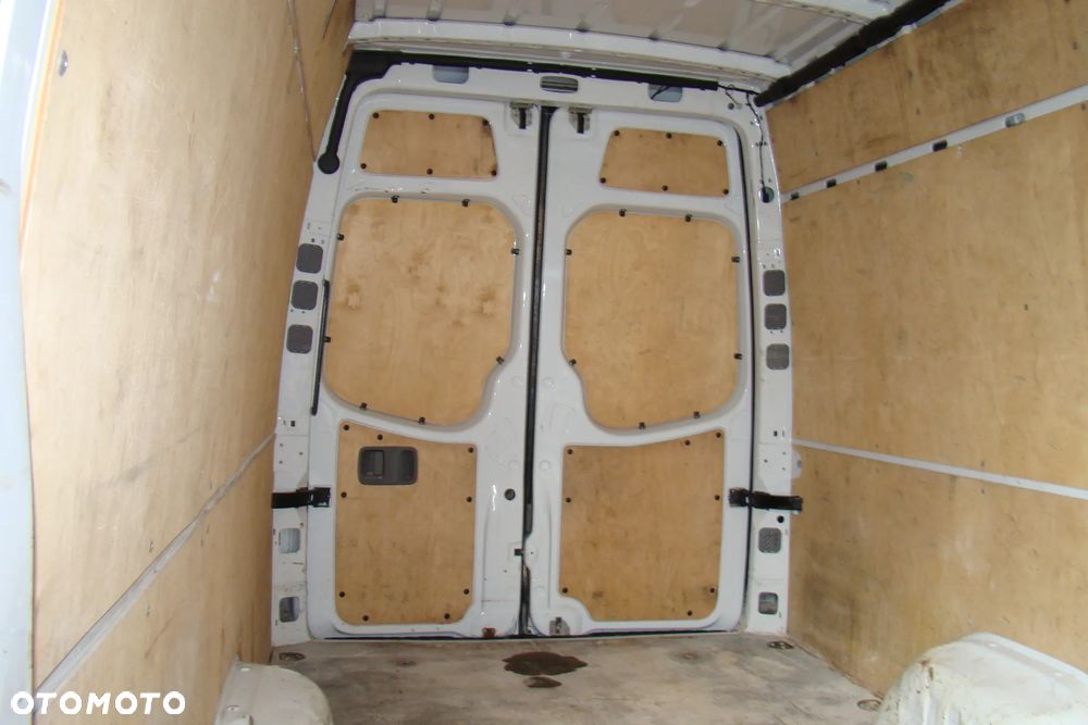 Mercedes-Benz Sprinter - 15